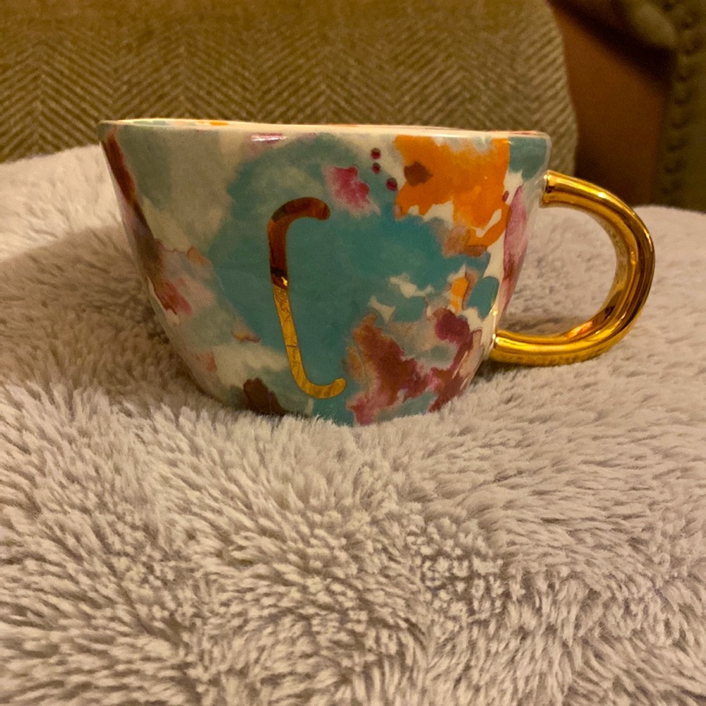 Initial “L” coffee cup